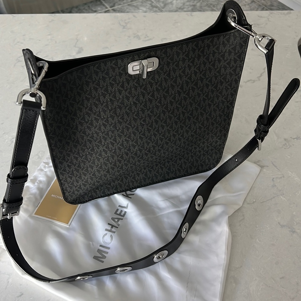 Michael Kors Sullivan Messenger Bag
